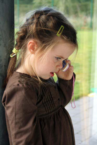 Cell-phones-radio-waves-childreen Cell-phones-radio-waves-childreen