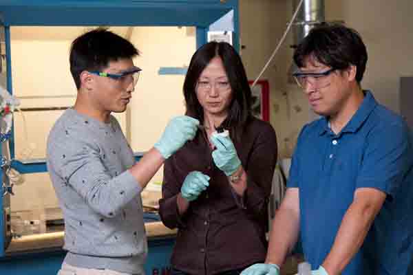 Electrically-conductive-gel-Stanford-researchers