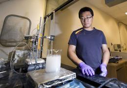 Hydrogen fuel cell from seawater